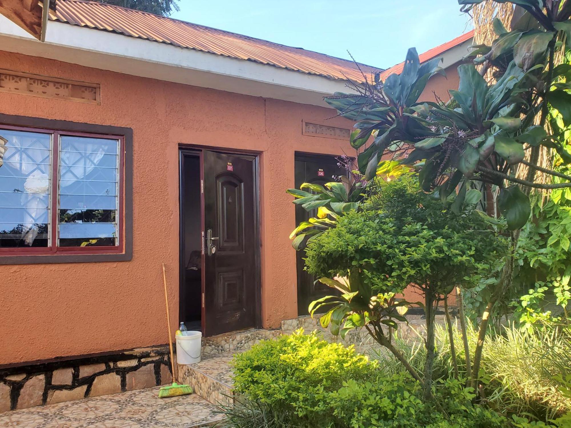 Gorilla African Guest House Entebbe Zewnętrze zdjęcie