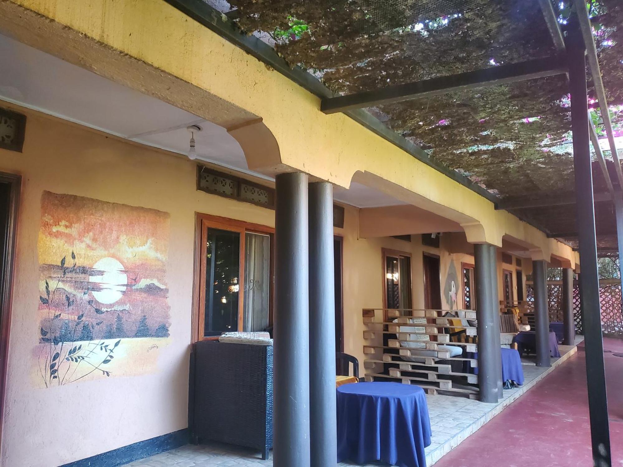 Gorilla African Guest House Entebbe Zewnętrze zdjęcie
