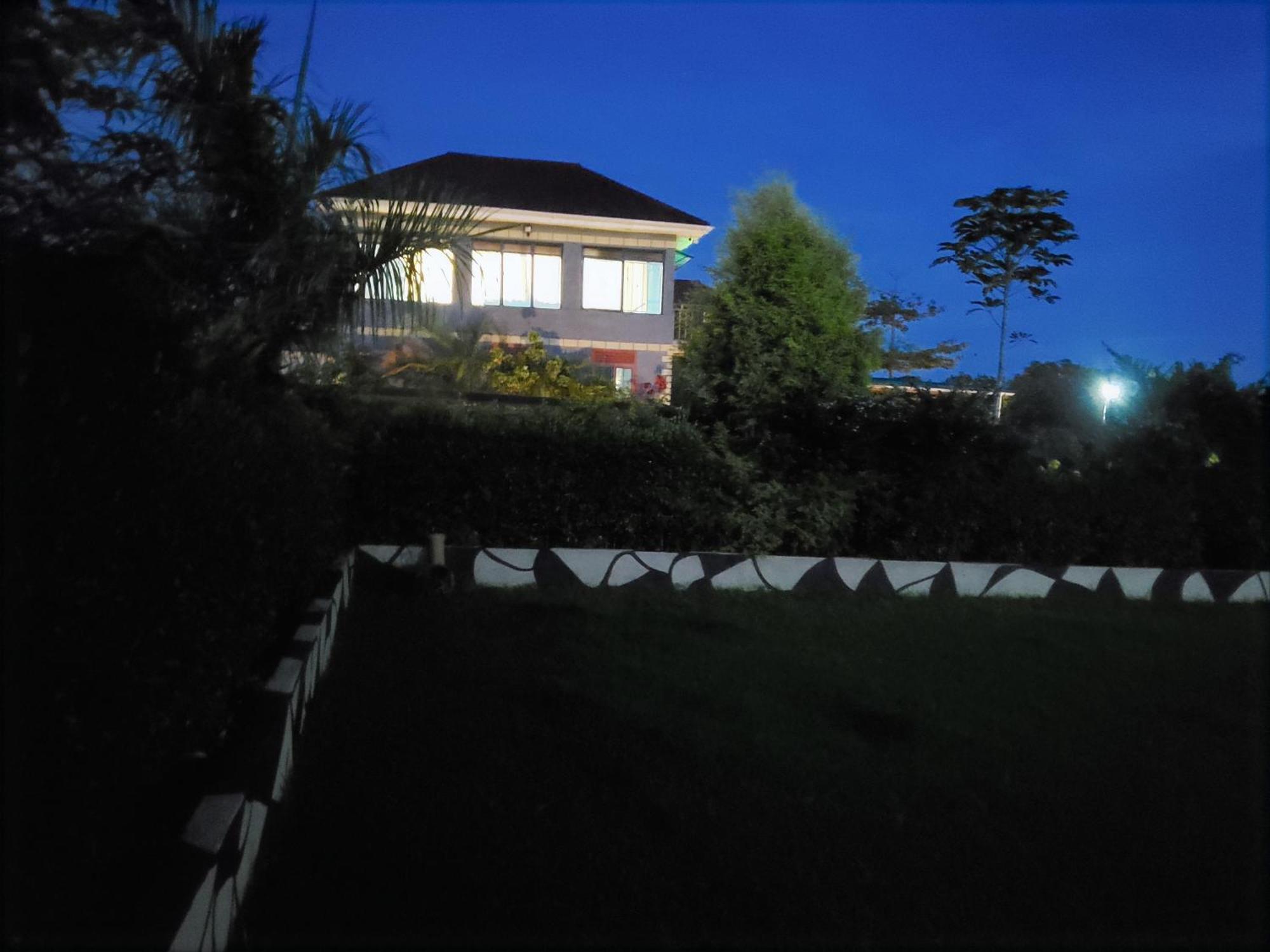 Gorilla African Guest House Entebbe Zewnętrze zdjęcie