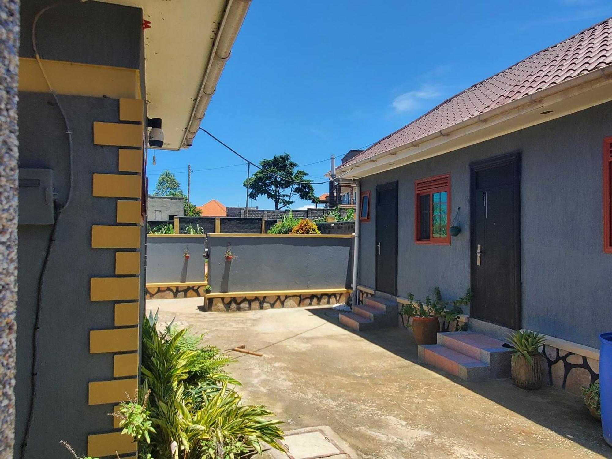 Gorilla African Guest House Entebbe Zewnętrze zdjęcie
