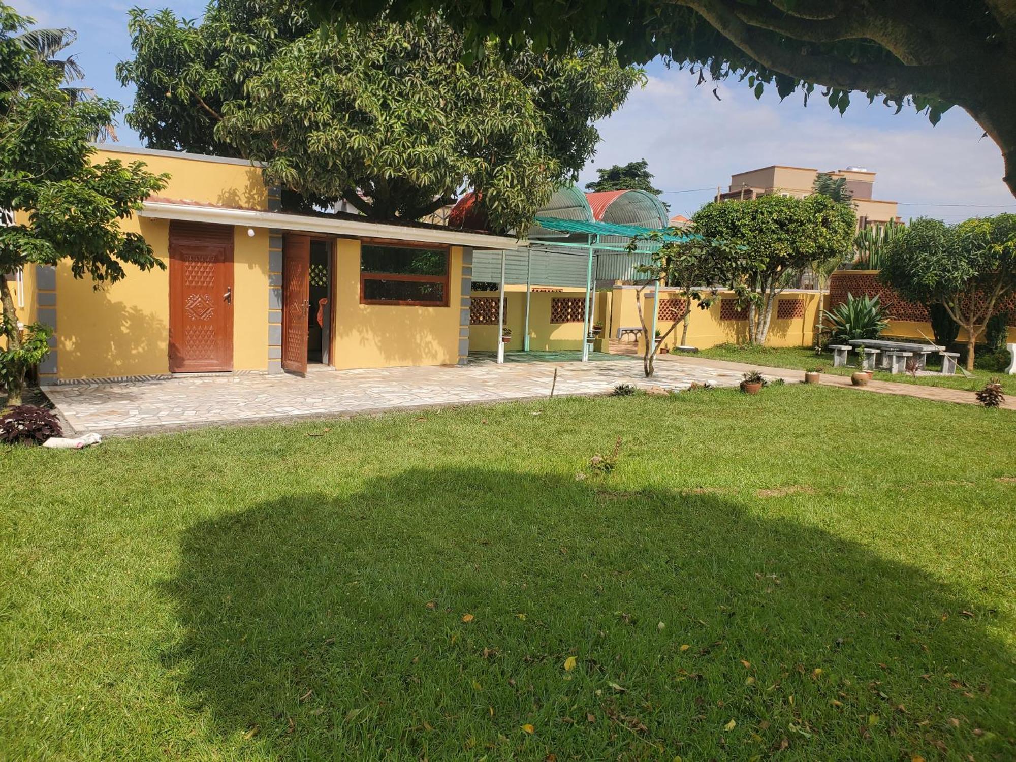 Gorilla African Guest House Entebbe Zewnętrze zdjęcie