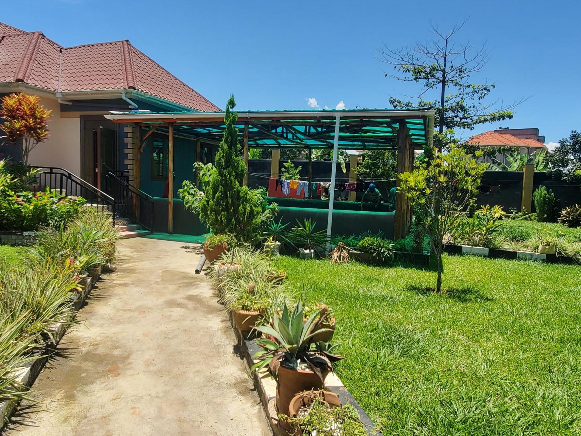 Gorilla African Guest House Entebbe Zewnętrze zdjęcie