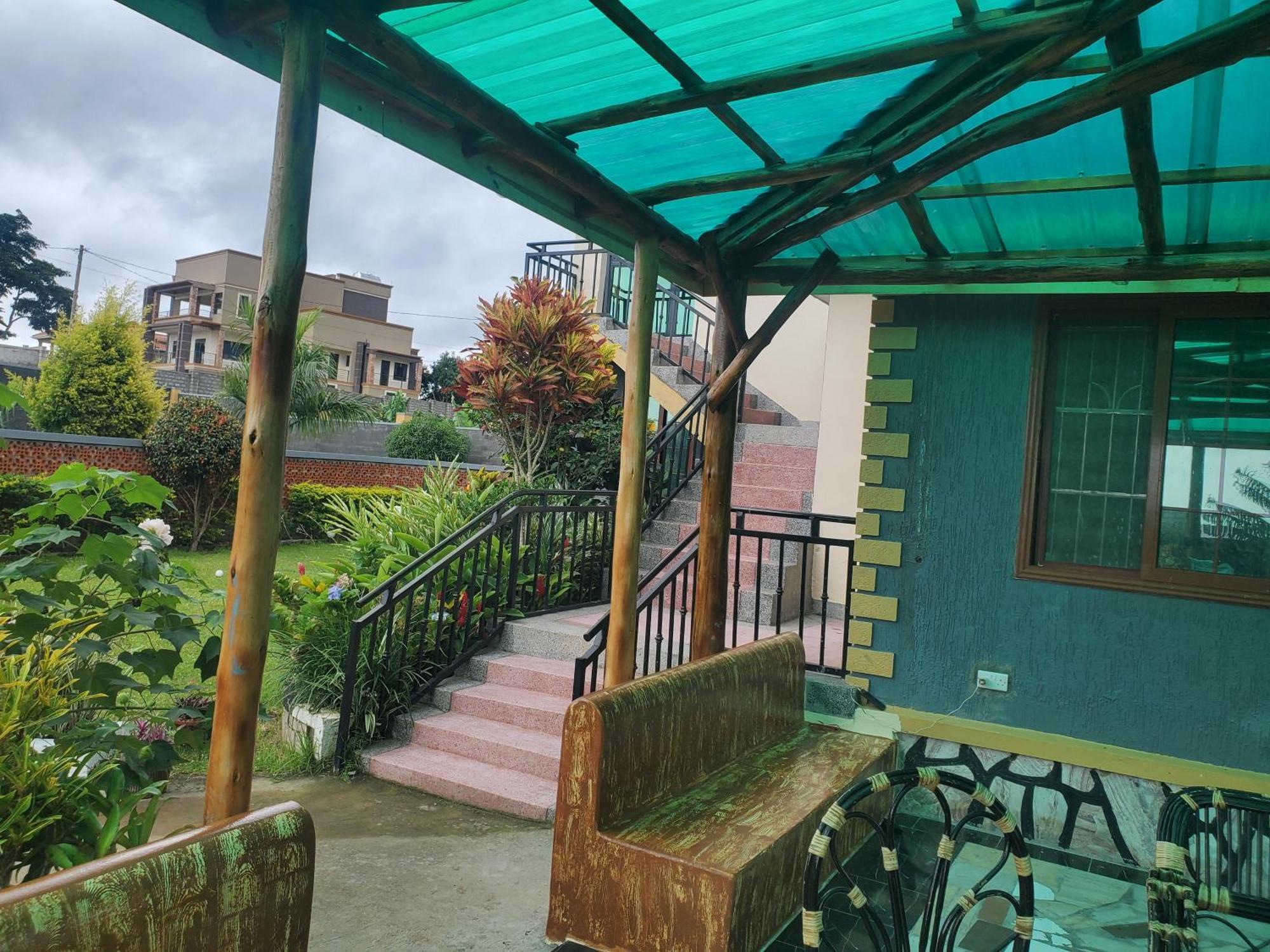 Gorilla African Guest House Entebbe Zewnętrze zdjęcie