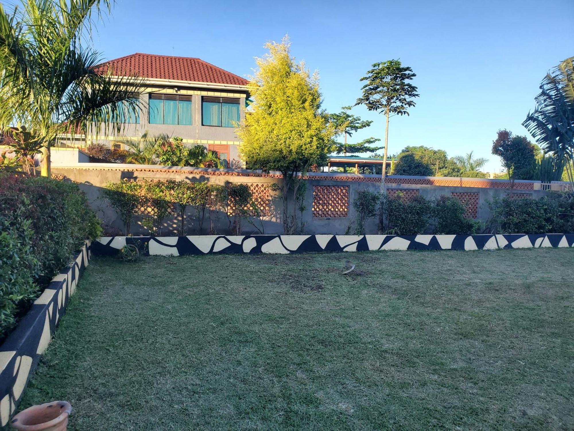 Gorilla African Guest House Entebbe Zewnętrze zdjęcie