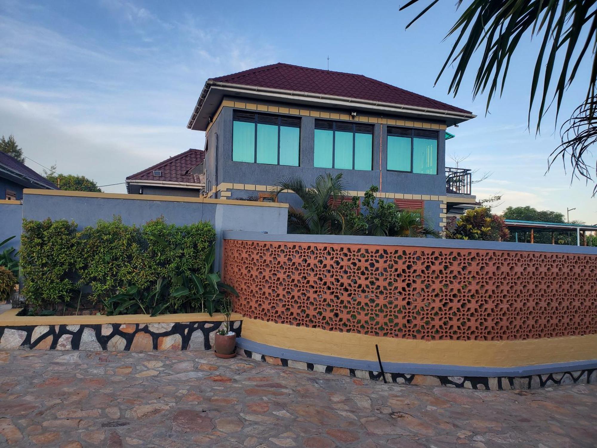 Gorilla African Guest House Entebbe Zewnętrze zdjęcie