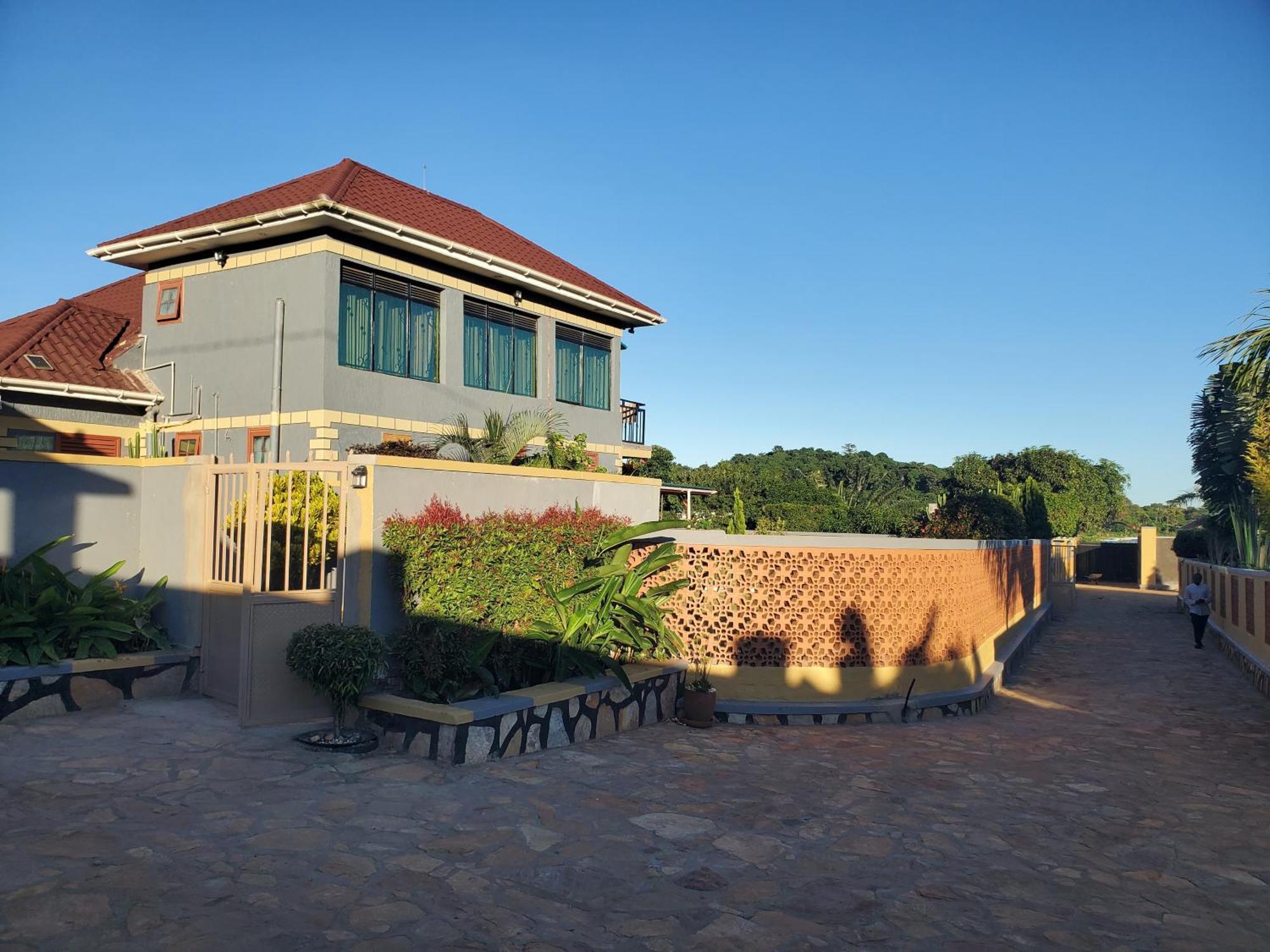 Gorilla African Guest House Entebbe Zewnętrze zdjęcie