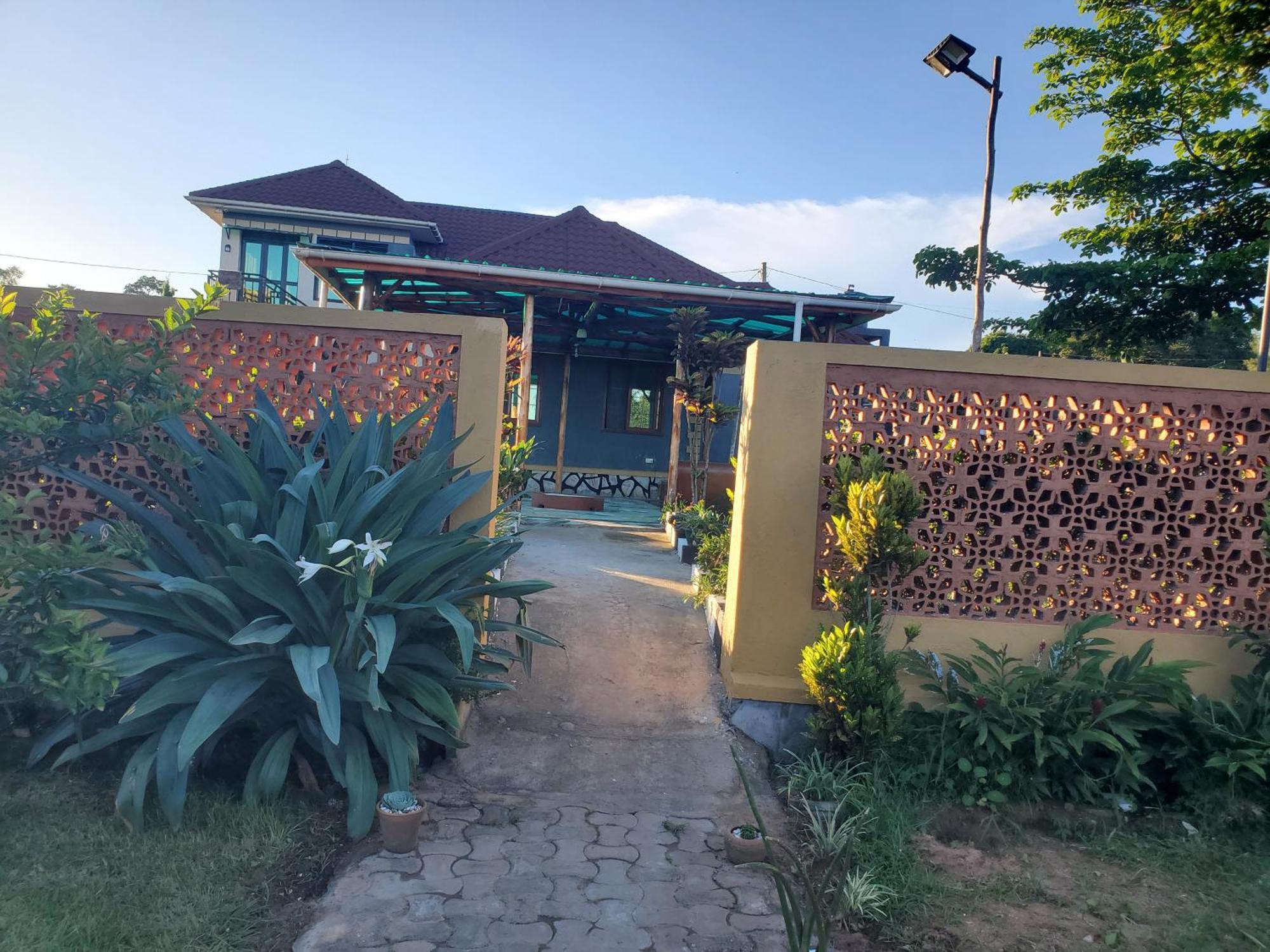 Gorilla African Guest House Entebbe Zewnętrze zdjęcie