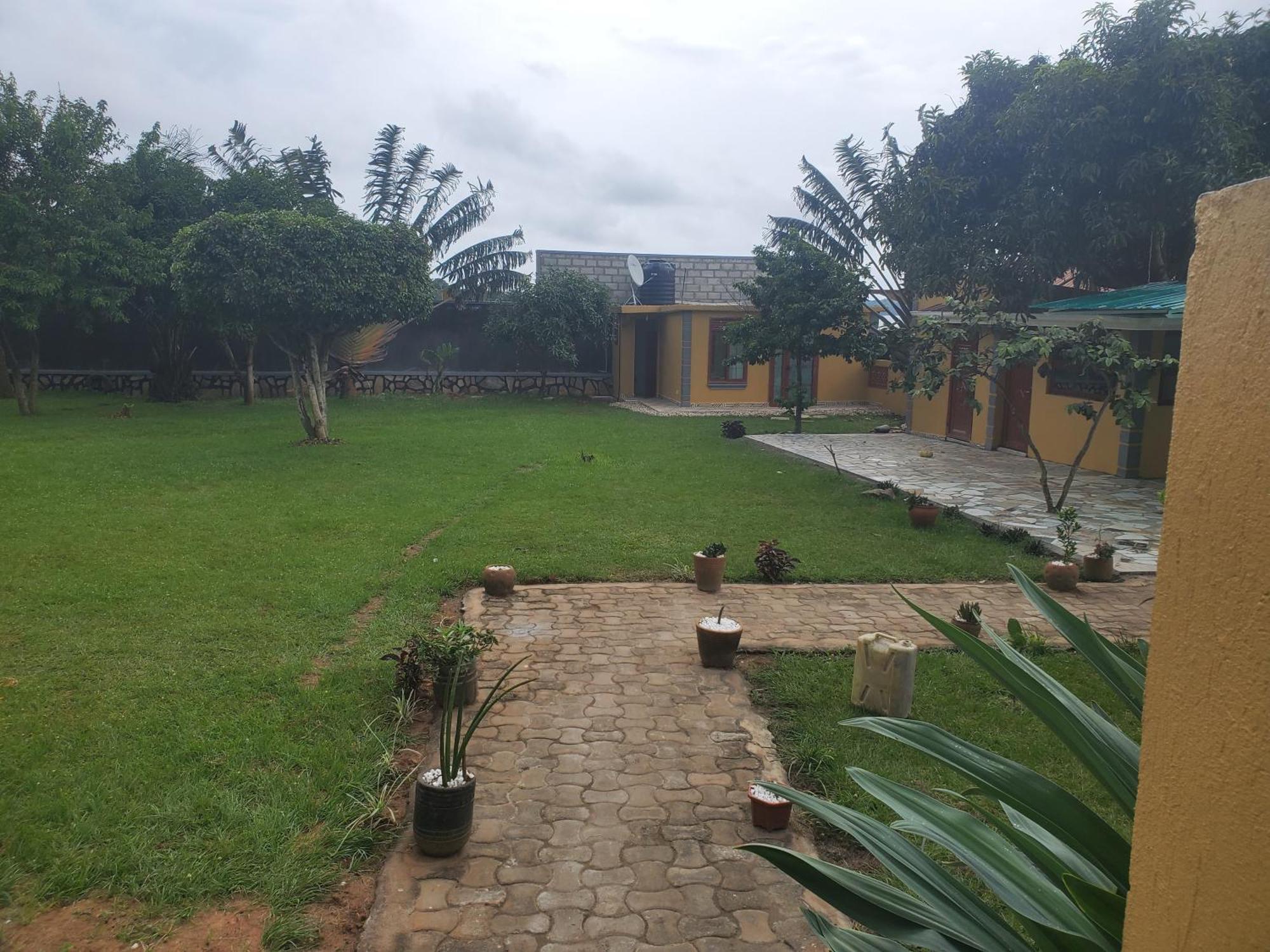 Gorilla African Guest House Entebbe Zewnętrze zdjęcie