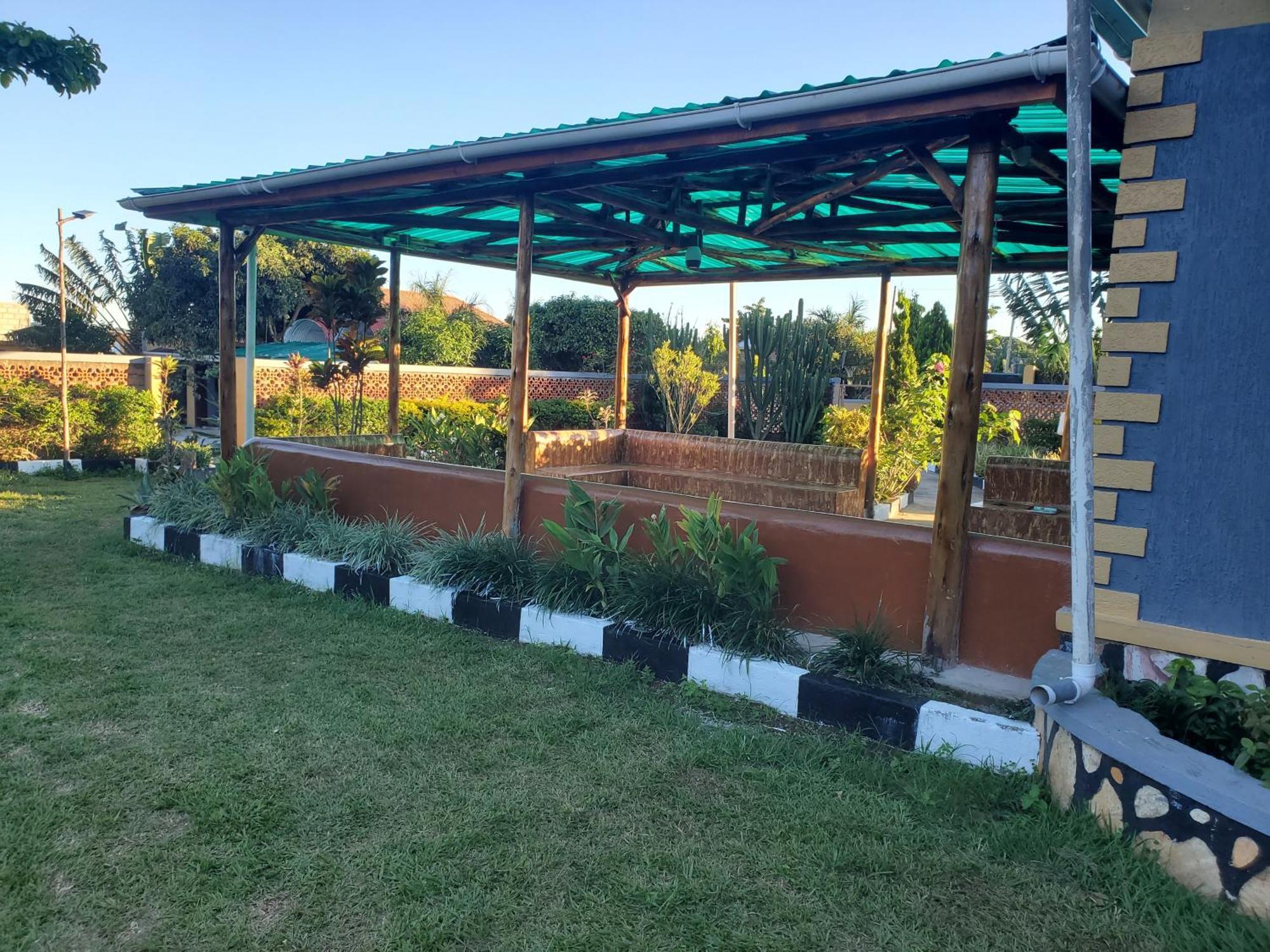 Gorilla African Guest House Entebbe Zewnętrze zdjęcie