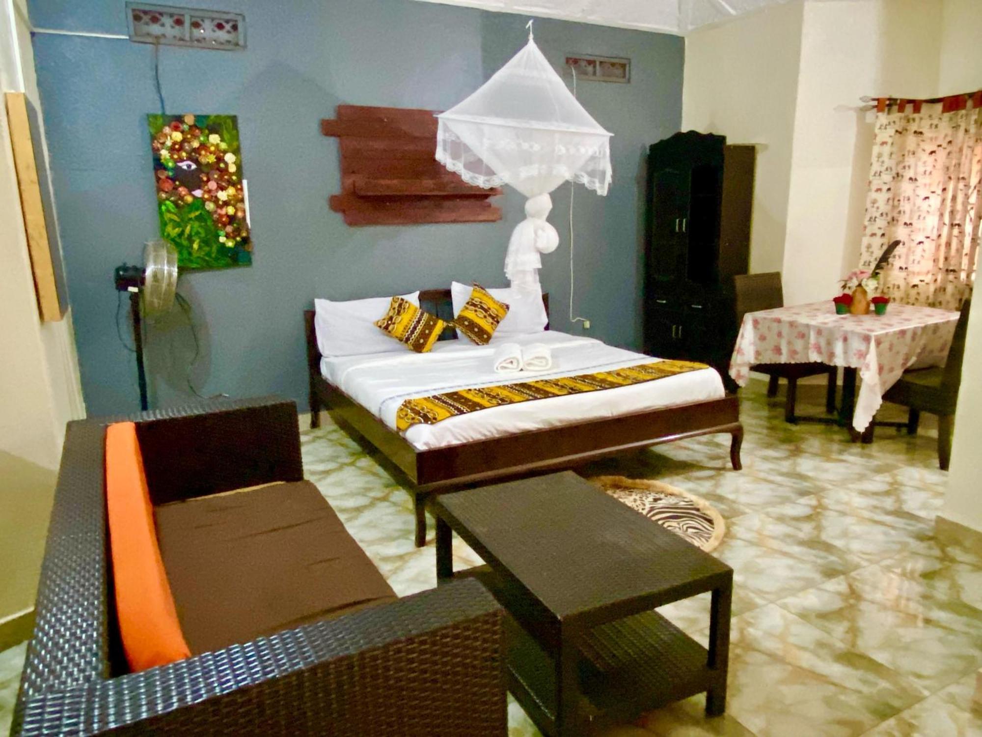 Gorilla African Guest House Entebbe Zewnętrze zdjęcie