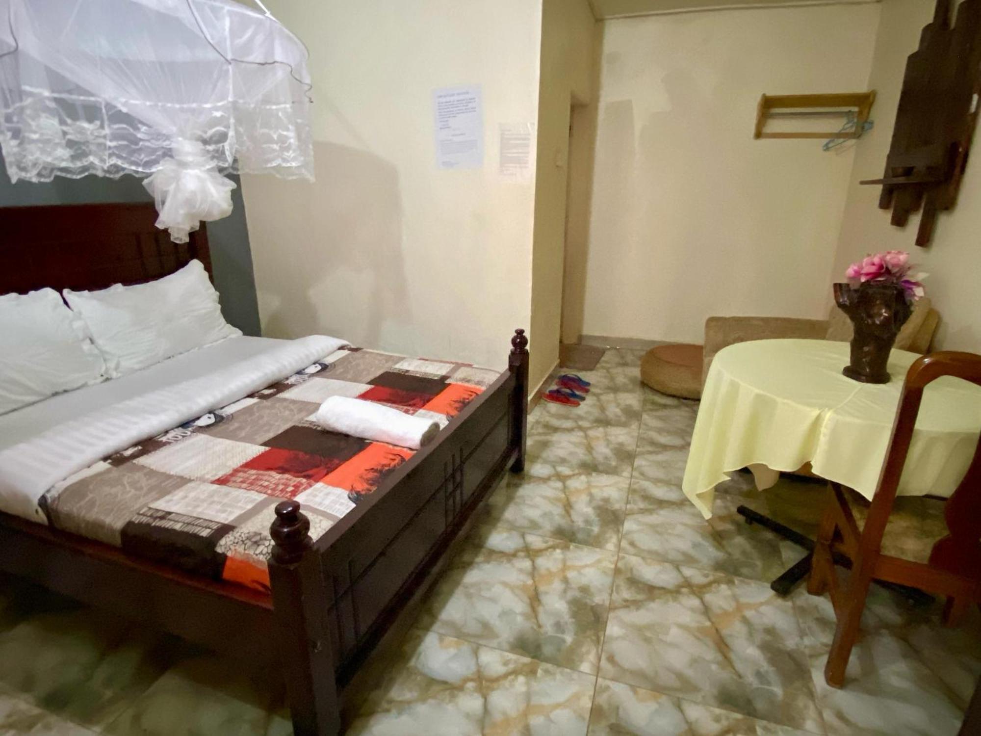 Gorilla African Guest House Entebbe Zewnętrze zdjęcie