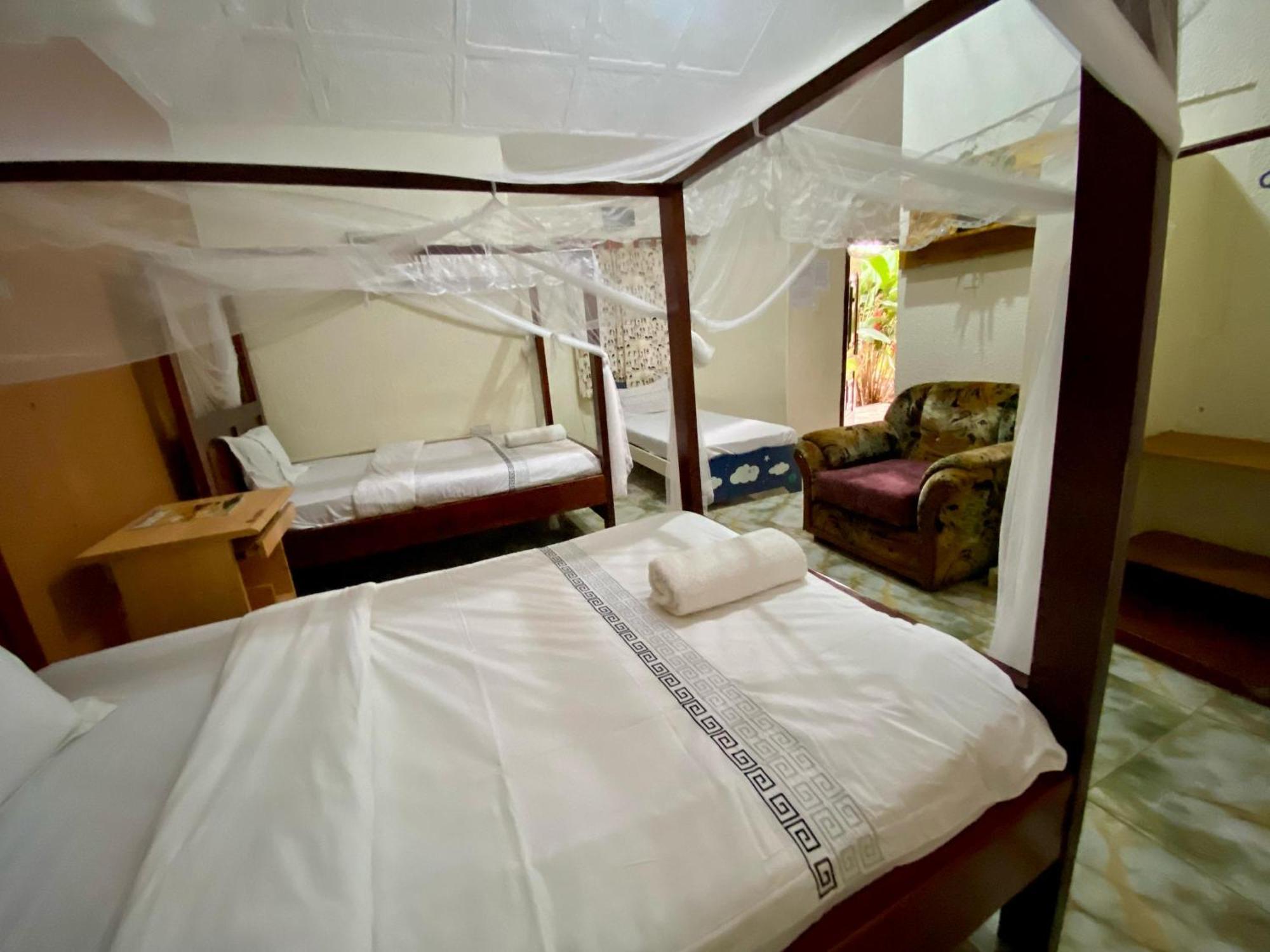 Gorilla African Guest House Entebbe Zewnętrze zdjęcie